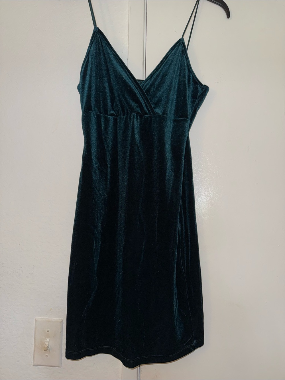 SHEIN Emerald Green Velvet Slip Dress with Spaghetti Straps